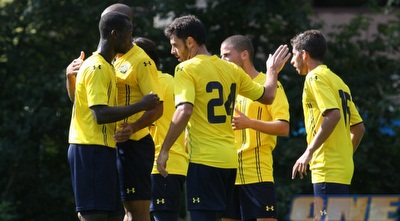 קולאוטי חוגג עם החברים (מכבי ת&qout;א - האתר הרשמי) (ONE) קולאוטי חוגג עם החברים (מכבי ת&qout;א - האתר הרשמי) (ONE)