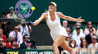 מריה שראפובה מחזירה חבטה לקביטובה (GettyImages) מריה שראפובה מחזירה חבטה לקביטובה (GettyImages)