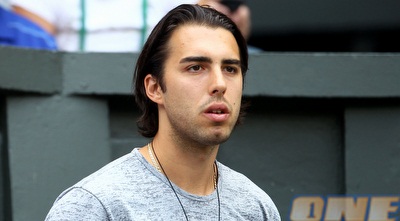 סשה וויאצ´יץ´, ארוסה של שראפובה צופה בדאגה (GettyImages) סשה וויאצ´יץ´, ארוסה של שראפובה צופה בדאגה (GettyImages)