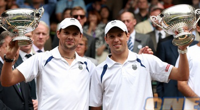 האחים בראיין עם הגביעים (GettyImages) האחים בראיין עם הגביעים (GettyImages)