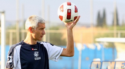 מגמאדוב. שוב על הדשא (משה חרמון) מגמאדוב. שוב על הדשא (משה חרמון)