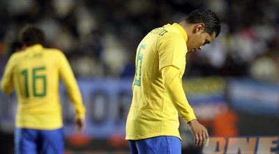 אנדרה סנטוס. מסתכל על הדשא הגרוע ומחפש אשמים? (רויטרס)