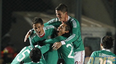 שחקני מקסיקו בטירוף אחרי שער היתרון המפתיע של ארוחו (רויטרס) שחקני מקסיקו בטירוף אחרי שער היתרון המפתיע של ארוחו (רויטרס)