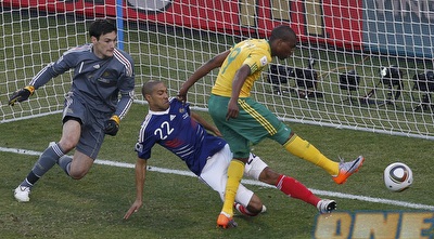 מ´פלה כובש מול צרפת (רויטרס)