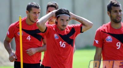 שי רביבו והישאם כיוואן (יניב גונן)