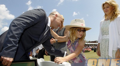 אגאסי עם בתו ג´אז ואשתו שטפי גראף (רויטרס)