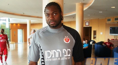 אפולה אדל. ממתין לחתימת מוני הראל על חוזהו (קובי ברדה, אתר הפועל ת&qout;א)