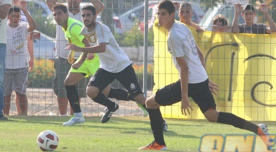 אדיר טובול וניר ביטון יוצאים לעוד התקפה, שי חדד ברקע (משה חרמון) אדיר טובול וניר ביטון יוצאים לעוד התקפה, שי חדד ברקע (משה חרמון)