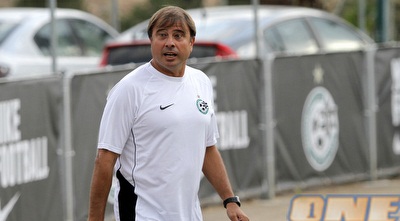 אלישע לוי. מתלבט עדיין האם לפתוח עם חלוץ אחד או עם שניים (יוסי ציפקיס)