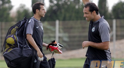 ניר דוידוביץ´ ובויאן שאראנוב. שימו לב מי סוחב את הציוד (יוסי ציפקיס)