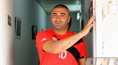 ערן לוי במצב רוח טוב באימון (יניב גונן)