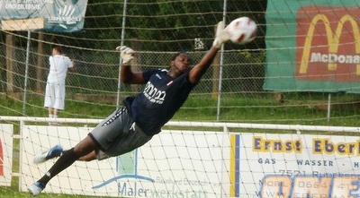 אפולה אדל. עשוי לא לשחק באירופה (קובי ברדה, האתר הרשמי של הפועל ת&qout;א) אפולה אדל. עשוי לא לשחק באירופה (קובי ברדה, האתר הרשמי של הפועל ת&qout;א)