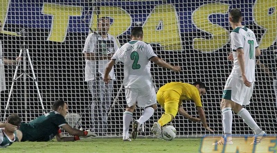 גיז´רמו ישראלביץ´ דוחק פנימה (יוסי ציפקיס)