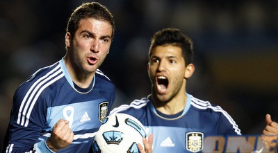 היגוואין ואגוארו. יחליפו מקומות? (רויטרס) היגוואין ואגוארו. יחליפו מקומות? (רויטרס)