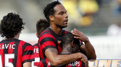 לסקוט מברך את רייט פיליפס (רויטרס)