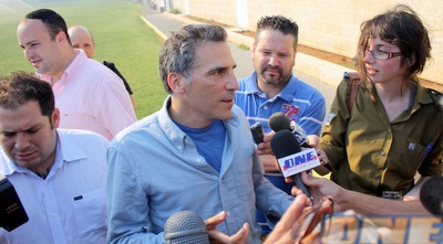 דן אדלר (יניב גונן)