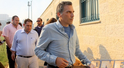 דן אדלר (יניב גונן)