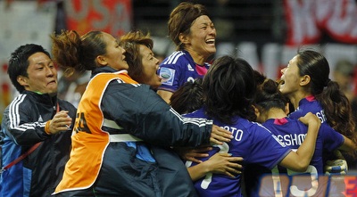 נבחרת יפן בטירוף אחרי הניצחון בפנדלים (רויטרס)