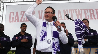 רועי דיין על הבמה (אתר אוהדי בירשחוט) (ONE)