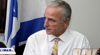 אורי שפר (יוסי ציפקיס) אורי שפר (יוסי ציפקיס)