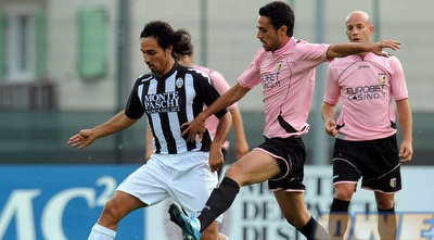 ערן זהבי מול סיינה. ´שער יפה לזהבי´ נכתב באתר הרשמי (רויטרס)