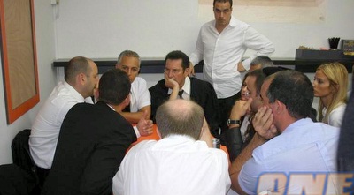 ניסיון פשרה בין הצדדים בקפיטריה של בית המשפט (גיא בן זיו) ניסיון פשרה בין הצדדים בקפיטריה של בית המשפט (גיא בן זיו)