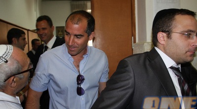 קורנפיין יוצא מבית המשפט (גיא בן זיו) קורנפיין יוצא מבית המשפט (גיא בן זיו)