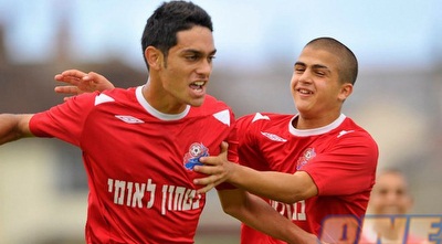 אביב ונונו חוגג את השער שכבש (ONE)