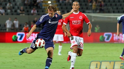 מריו קיאנזי בועט (שי לוי) מריו קיאנזי בועט (שי לוי)