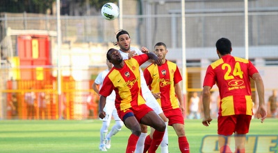 סטיבן כהן ואפא אמברוז נאבקים (שי לוי)