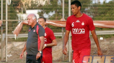 ביוואן פרנסמן ומריו פצ´אלקה. ההגנה של דרור קשטן (דרור רוזנפלד)