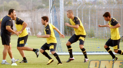 האריס מדוניאנין, גיז&acute;רמו ישראלביץ&acute; ומיכה מתכוננים להפועל (יניב גונן)