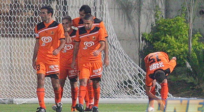 החברים מברכים את עגייב לרגל השער הראשון (משה חרמון)