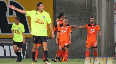 בני יהודה חוגגת (משה חרמון)