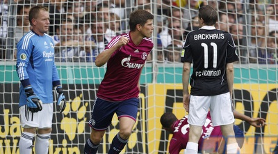 קלאס-יאן הונטלאר חוגג על טנינגן (רויטרס)