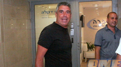 פרוספר אזגי בבקרה. &qout; (יניב גונן)