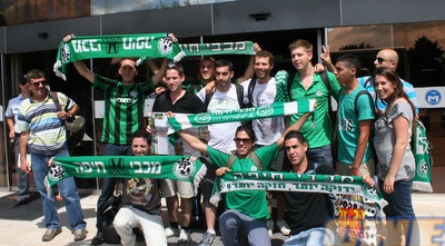 האוהדים בתמונה קבוצתית (דולב נישליס) האוהדים בתמונה קבוצתית (דולב נישליס)