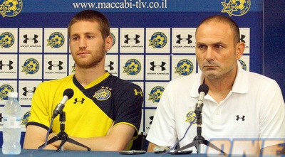 מוטי איווניר ושרן ייני. הרבה חיוכים במסיבת העיתונאים (משה חרמון)