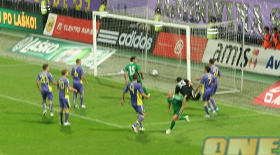 עידן ורד לאחר הבקעת השער (דולב נישליס) (ONE)