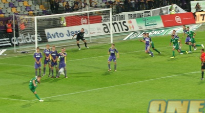 בוקולי בועט כדור חופשי (דולב נישליס)