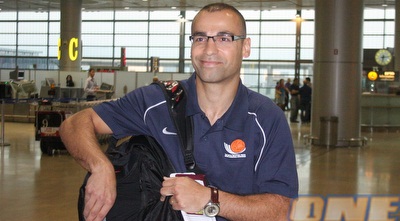 אפיק ניסים. &qout;רוצים להיראות טוב על ההתחלה&qout; (משה חרמון)