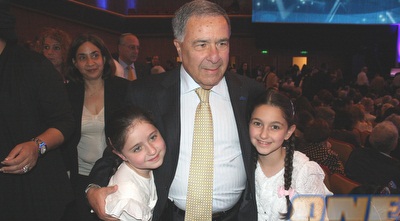 שמעון מזרחי. מתרגש מחזרתו של גלעד  (משה חרמון)