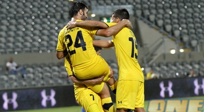 מחבקים את קולאוטי (יוסי ציפקיס) מחבקים את קולאוטי (יוסי ציפקיס)