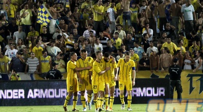 שחקני מכבי ת&qout;א מודים לאוהדים (יוסי ציפקיס) שחקני מכבי ת&qout;א מודים לאוהדים (יוסי ציפקיס)