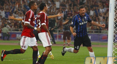 טיאגו מוטה חוגג את השער של ווסלי סניידר (רויטרס)