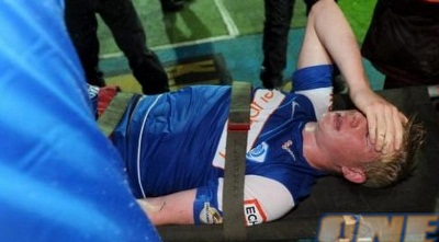 דה ברויין נאנק מכאבים. צ´לסי לוטשת עיניים (nieuwsblad.be) דה ברויין נאנק מכאבים. צ´לסי לוטשת עיניים (nieuwsblad.be)