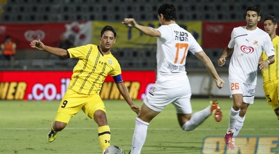 יצחקי מול איציק עזוז (יוסי ציפקיס)