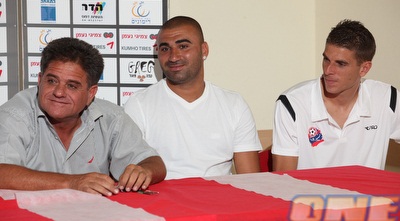 טרטצקי, ערן לוי ואפרים גבאי מחוייכים במסיבת העיתונאים (עמית מצפה) טרטצקי, ערן לוי ואפרים גבאי מחוייכים במסיבת העיתונאים (עמית מצפה)