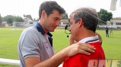 צפריר ולנדאו מתחבקים (שי לוי)