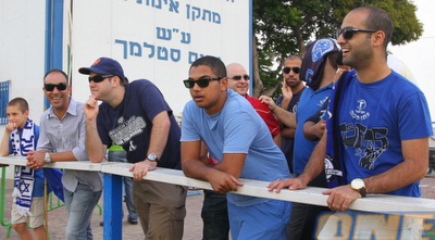 אוהדי הפועל פ&qout;ת. סוף סוף נרגעו (שי לוי)